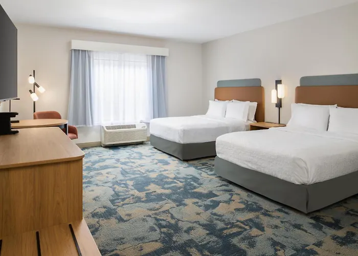 Hampton & Hotel