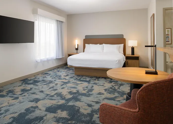 Hampton & Hotel 3*