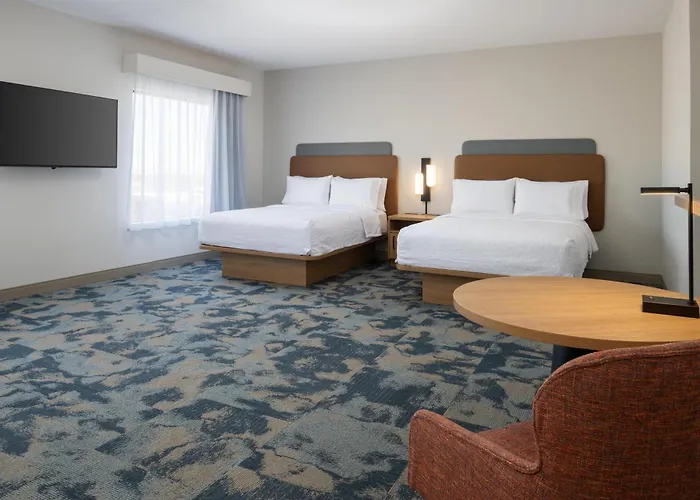 Hampton & Hotel