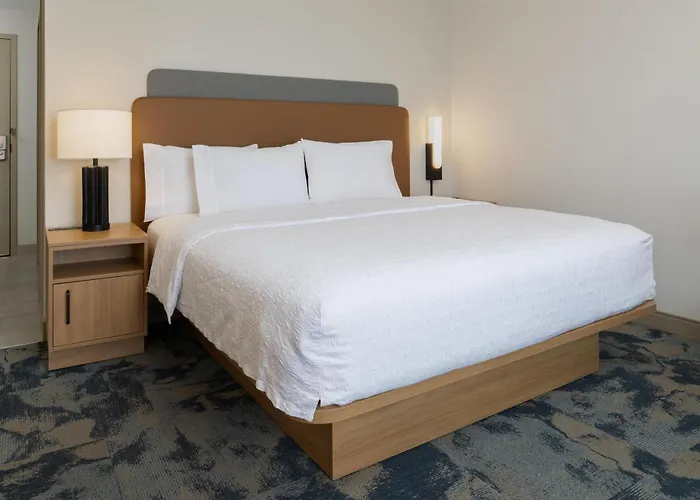Hampton & Hotel 3*